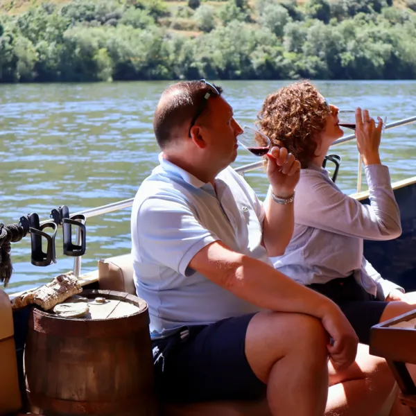 Passeio de barco privativo com lanches e bebidas pelo Vale do Douro