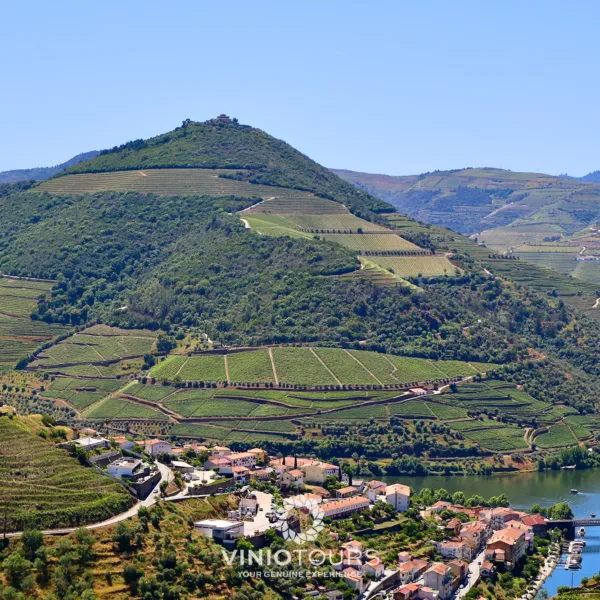 Vistas pitorescas pelo Vale do Douro